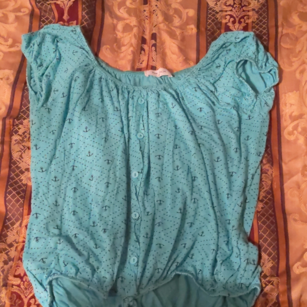 Shirt that ties at the end